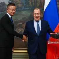 Şeful diplomaţiei maghiare susţine că ar fi cinat cu Lavrov pentru că are păreri diferite de acesta - Foto: Profimedia Images