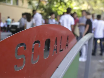 Șocul trăit de o profesoară din Spania într-un liceu din România: o elevă i-a cerut să iasă din clasă ca să își ia comanda de la curier