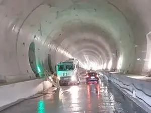 Imagini istorice! Prima călătorie cu autocarul prin primul tunel de autostradă din România - Foto: captură video