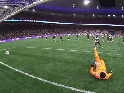 VIDEO Penalty-ul care a făcut înconjurul lumii: mingea a depășit linia doar 0,2 secunde, fără să atingă plasa sau bara! ”Unic”