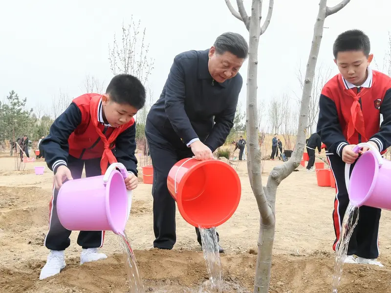 Xi Jinping, liderul iubitor care are de dat explicații pentru pandemia din Wuhan. Foto: China Daily/Facebook