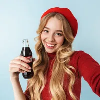 Ce se întâmplă în corp atunci când bei Coca-Cola? Beneficiile neștiute ale „apei cu întuneric” - Foto: Profimedia Images (imagine cu rol ilustrativ)