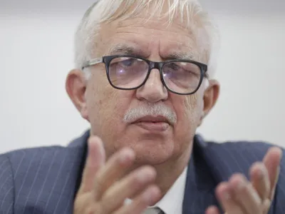 Fostul preşedinte al Curţii, Augustin Zegrean, despre actuala decizie a CCR: „Duminica nu se judecă nicăieri în lume”