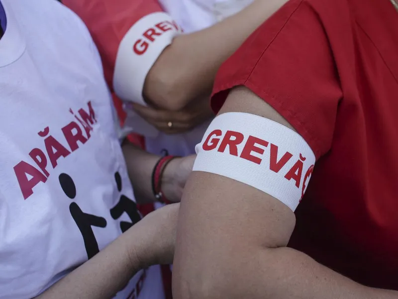 Profesorii fac referendum dacă să intre sau nu în grevă generală. Foto Inquam Photos/Octav Ganea