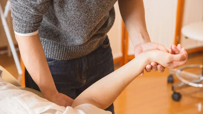 Povestea unui român care a făcut accident vascular. Cum se chinuie să se recupereze în România - Foto: Pexels/Ryutaro Tsukata