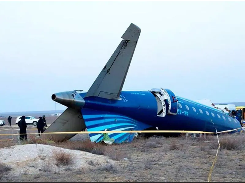 Avionul Azerbaijan Airlines, doborât de un sistem militar rus de apărare aeriană - Foto: X/@front_ukrainian (imagine cu caracter ilustrativ)