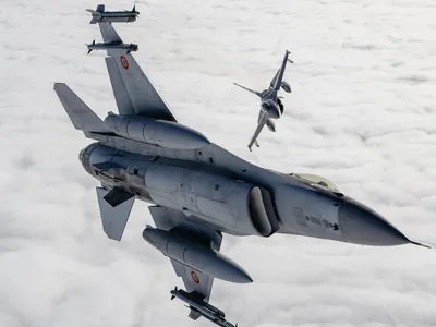 Patru F-16 ale României apara Țările Baltice de avioanele Rusiei. Invazia lui Putin oricând posibila - Foto: For'ele Aeriene Române