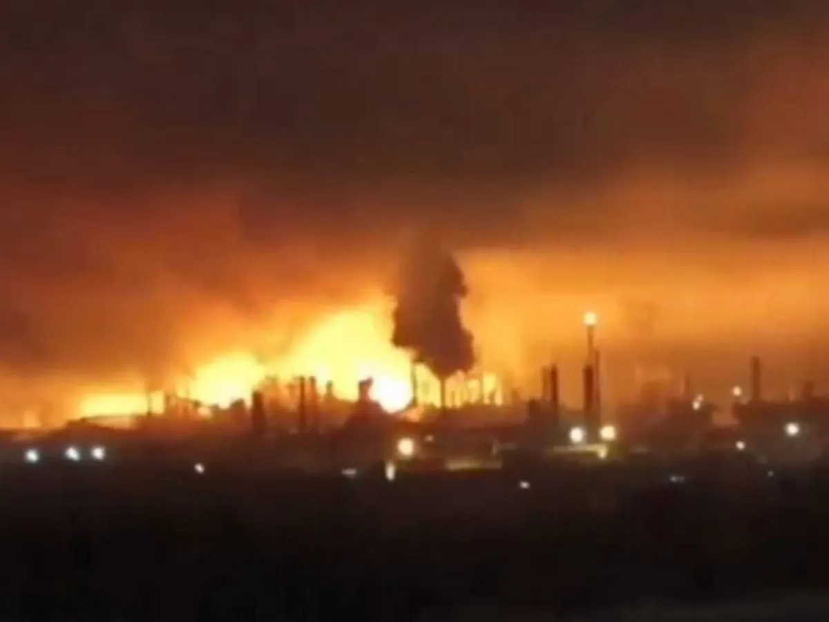 Rafinăria Lukoil-Nizhegorodnefteorgsintez, în flăcări - Foto: X/ @EuromaidanPress