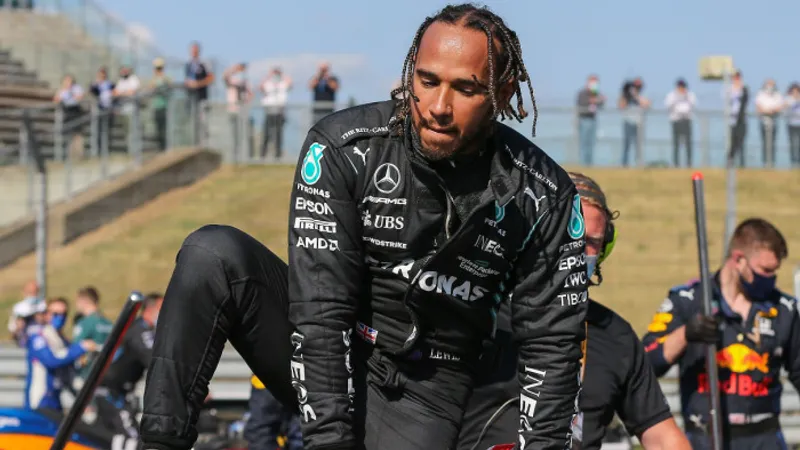 Hamilton înaintea lui Verstappen în şedinţa de antrenamente libere pentru MP de la Abu Dhabi / Digi24