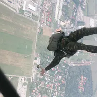 Un parașutist militar român a murit în urma unui accident la Boboc /foto: mapn