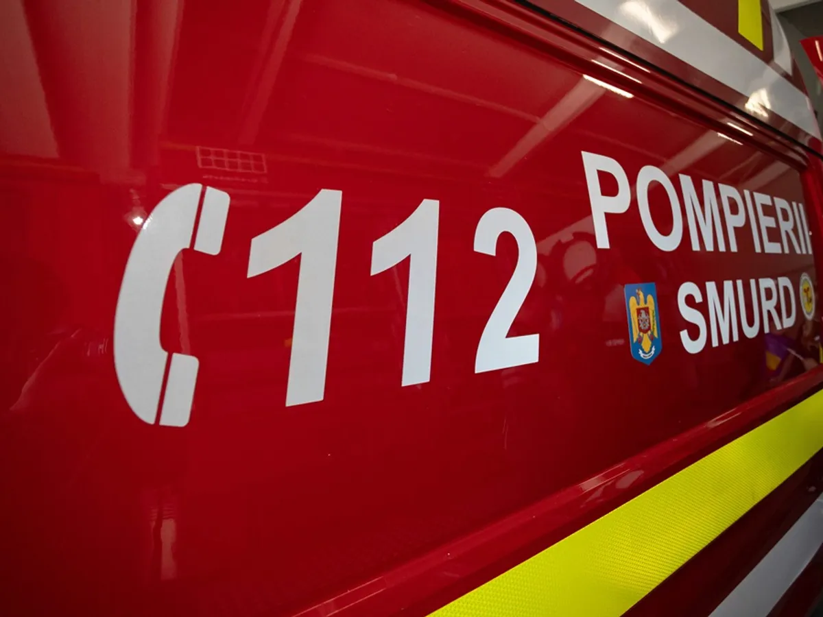 Incendiu într-un apartament din Sectorul 5 al Capitalei. O persoană cu arsuri a fost scoasă din apartament