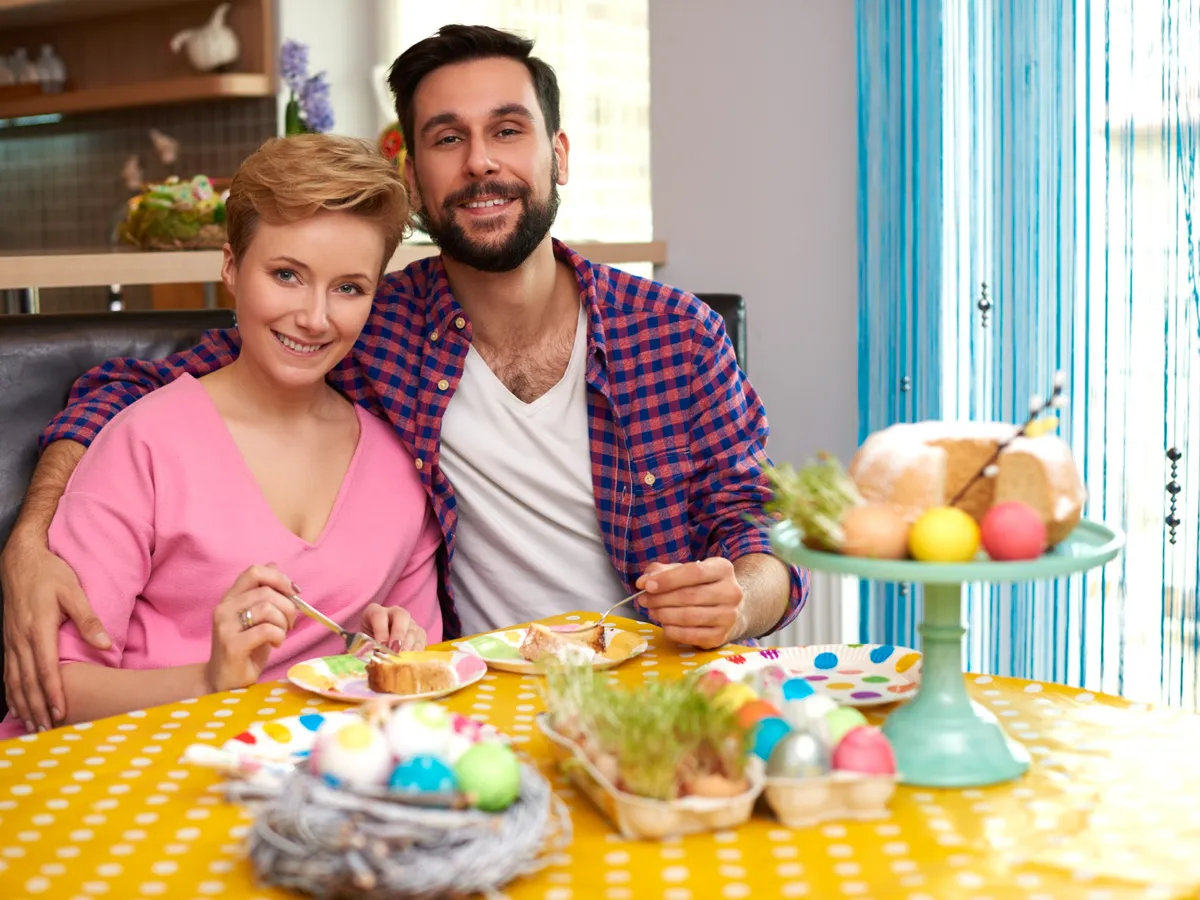 Amendă 1.500 lei dacă faci gălăgie și asculți muzică tare de Paște. Ce să faci să nu îți mai superi vecinii?