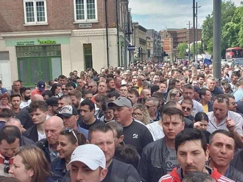 Coadă uriașă la Londra. Foto USR PLUS