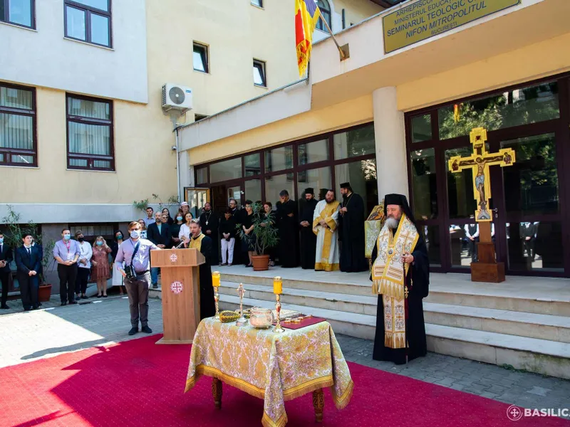 Seminarul Teologic continuă online. Doar cinci profesori au mai fost convinși că vaccinarea e bună / basilica.ro