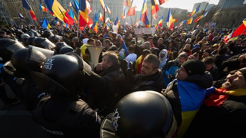 Jandarmeria în alertă: Spray lacrimogen și briceag confiscate la protestul din Piața Constituției!: FOTO - Profimedia(imagine cu rol ilustrativ)
