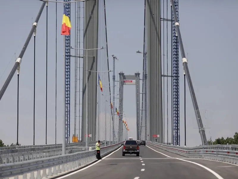 Podul „Golden Gate” de la Brăila, de 500.000.000 €, care a fost reasfaltat de 5 ori, se scufundă - Foto: INQUAM PHOTOS / George Călin