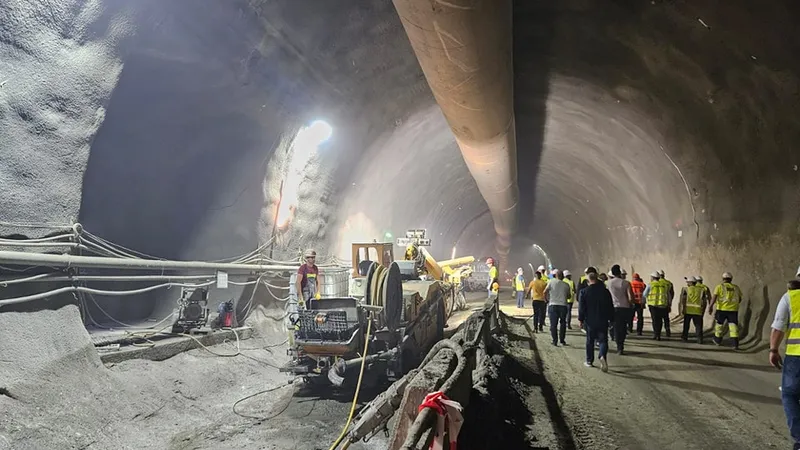 Lotul autostrăzii Sibiu-Pitești cu primul tunel de autostradă din țară, la 42%. Gata în 2027? - Foto: Facebook/Cristian Pistol