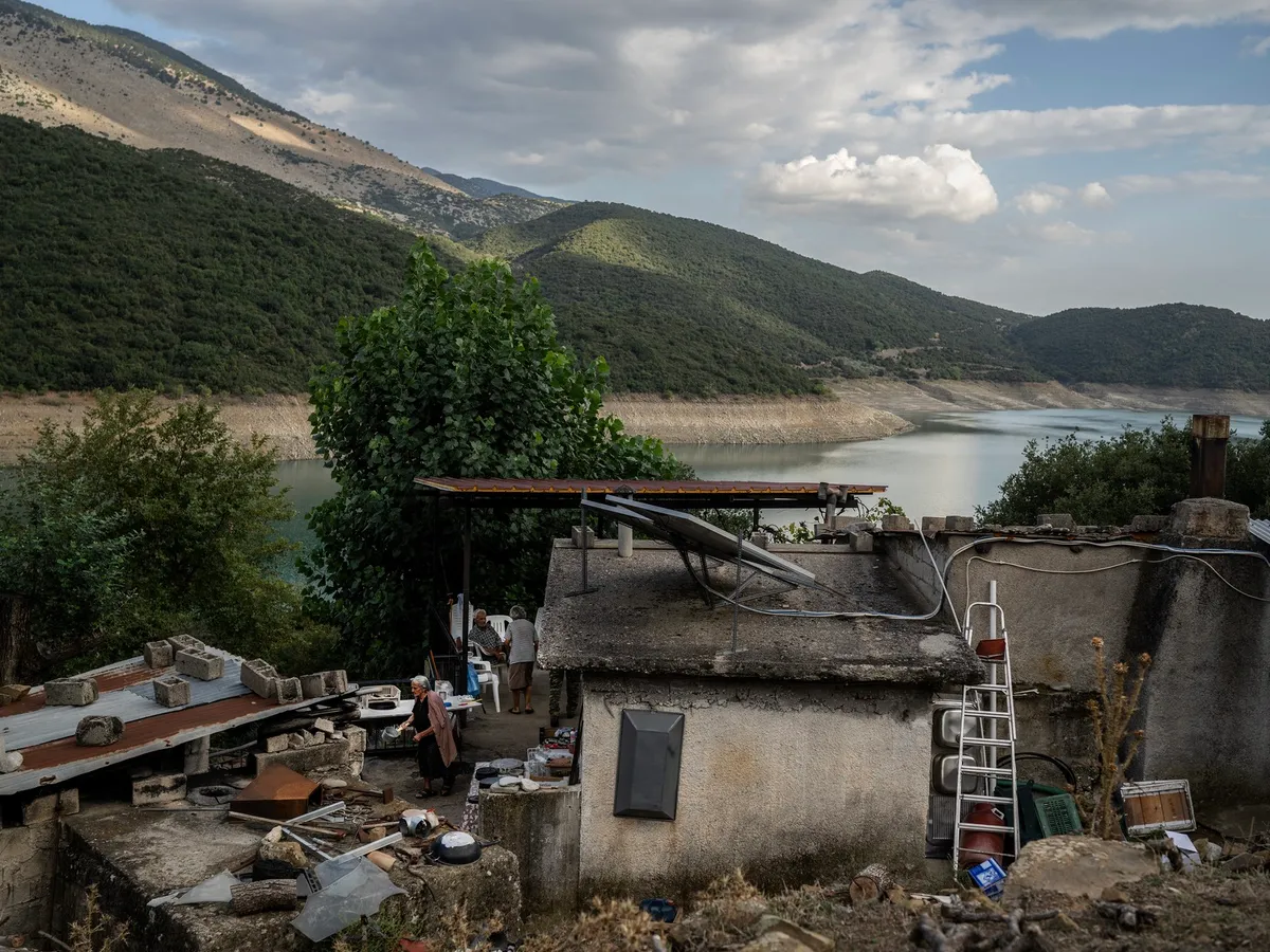 Consecințele încălzirii globale: un sat înghițit de ape a reapărut la suprafață, din cauza secetei - Foto: Profimedia(imagine cu rol ilustrativ)