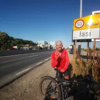 Un ciclist a parcurs 432 de km în trei zile, de la Cluj la Iași. Strânge donații pentru copii Foto: facebook/ Andrei Gurbaș