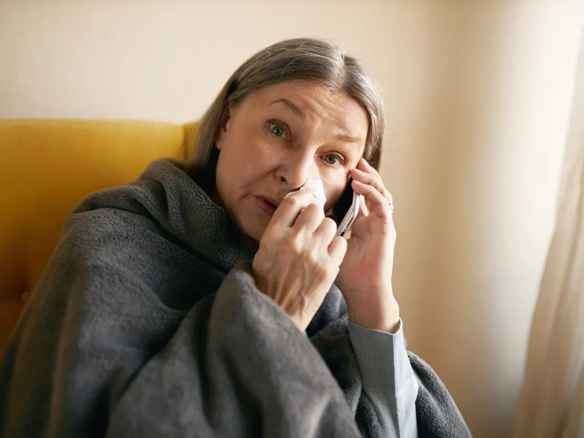 O pensionară de 75 de ani a rămas fără televizor după ce a primit în casă 2 tineri. I-au cerut mâncare