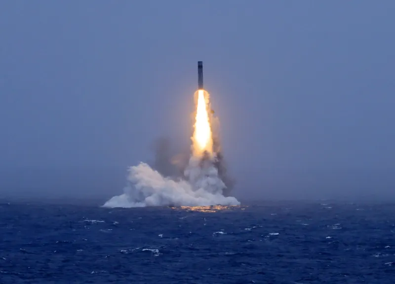 Fotografie din 6 iulie 2026 surprinde lansarea unei rachete strategice de pe un submarin nuclear strategic al armatei chineze - Foto: Profimedia Images (imagine cu  rol ilustrativ)