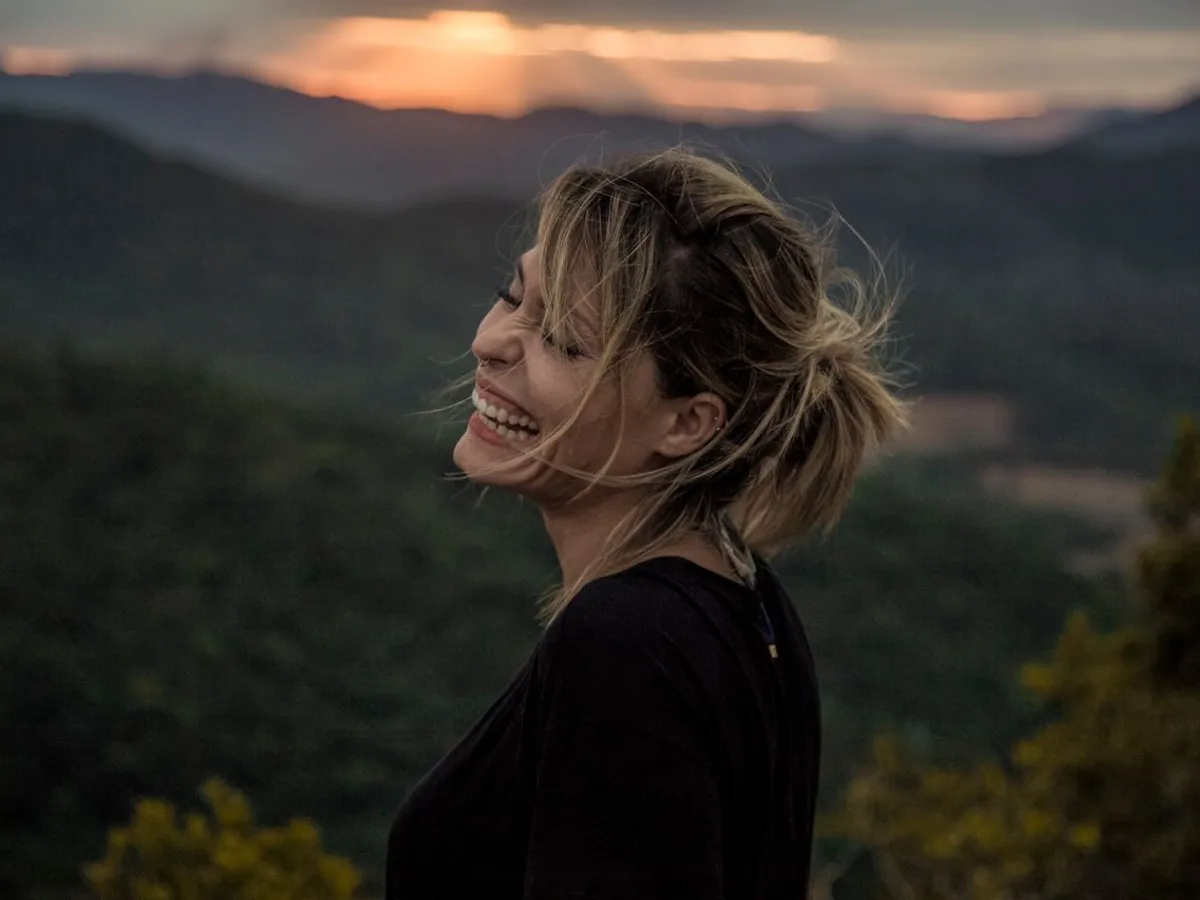 Femeie fericită - Foto: Pexels (Imagine cu rol ilustrativ)