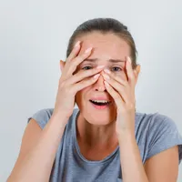 Leacul băbesc cu lingura de lemn care te scapă de ulciorul de la ochi. O încălzești pe plită - Foto: Freepik (imagine cu rol ilustrativ)