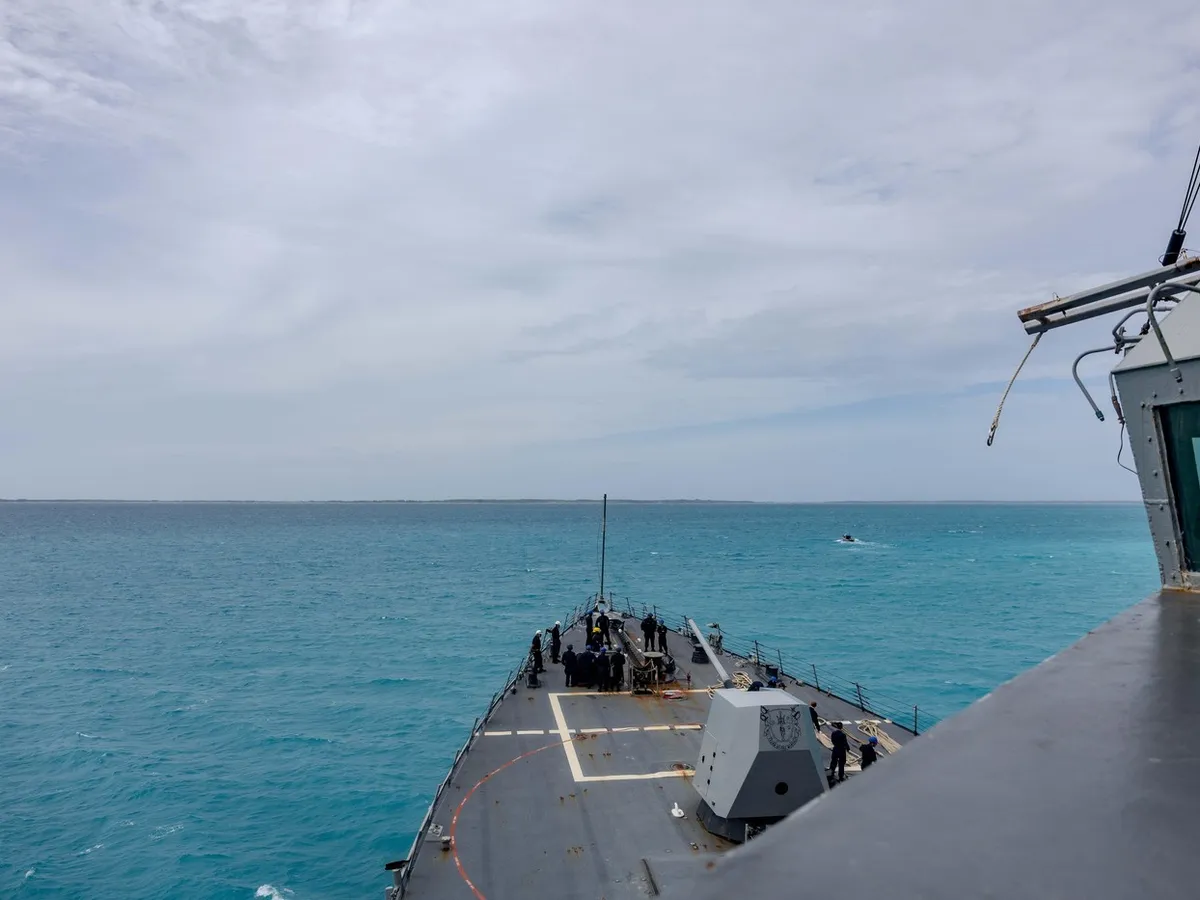 SUA denunţă survolarea unei nave americane de avioane de luptă din Venezuela