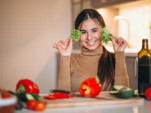 Toată lumea o aruncă, dar am putea să o folosim pentru a ne vindeca. Scade colesterolul „rău” Foto: Freepik