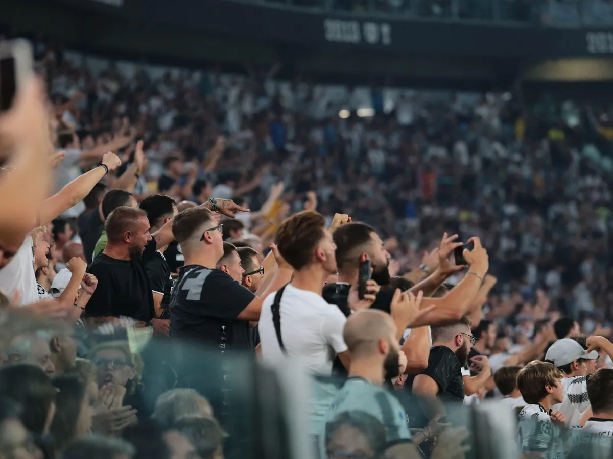 Suporterii echipelor Juventus şi Torino FC, sancţionaţi după incidente. Ce au făcut