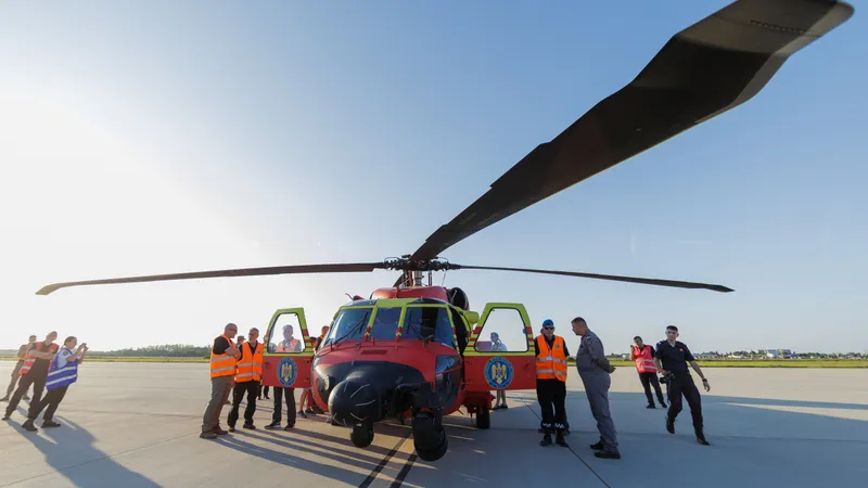 Turist spaniol, accidentat lângă Ciucaș, preluat de un elicopter SMURD - FOTO: Inquam Photos / Bogdan Buda