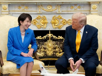 Premierul Japoniei și trump - Foto: Profimedia Images