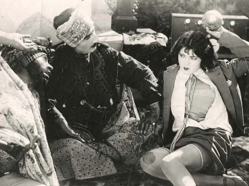 VIDEO Cum erau costumele de baie ale românilor în 1927