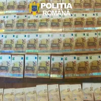 Cinci persoane, suspectate că au pus în circulaţie peste 13.000 euro falşi, prin cumpărarea a trei autoturisme - Foto: Poliția Română