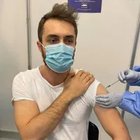 Jurnalistul Alin-Alexandru Ionescu a primit o doză de Pfizer, apoi o doză de Moderna. Sursa foto: Facebook