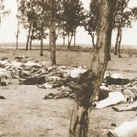 Fotografie făcută de Biserica Apostolică Armeană, transmisă ambasadorului american Henry Morgenthau, în 1915. Fotografia a fost publicată de diplomat în memoriile sale.