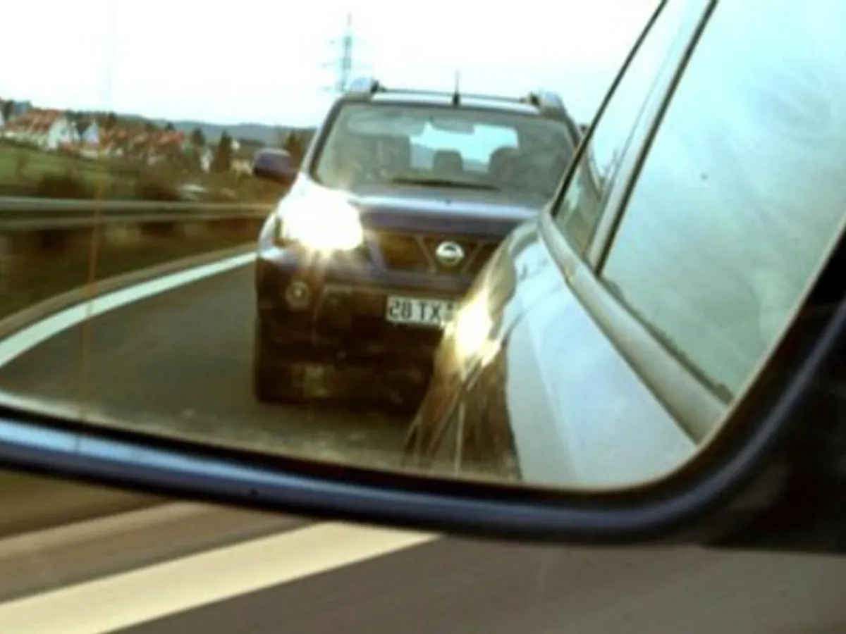 Estul sălbatic: șicană în trafic, urmată de blocarea șoselei și distrugerea violentă a unei mașini/FOTO: ziaruldeiasi.ro