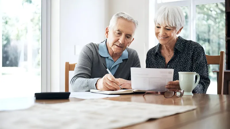 Prima pensie crescută în 2025. Cine sunt pensionarii care încep să ia bani în plus? Document Foto: Freepik (fotografie cu caracter ilustrativ)