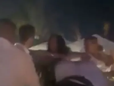 Scandal uriaș: prins la mijloc în bătaia dintre fosta și actuala soție, a leșinat și a ajuns la spital! ”Scene ireale”