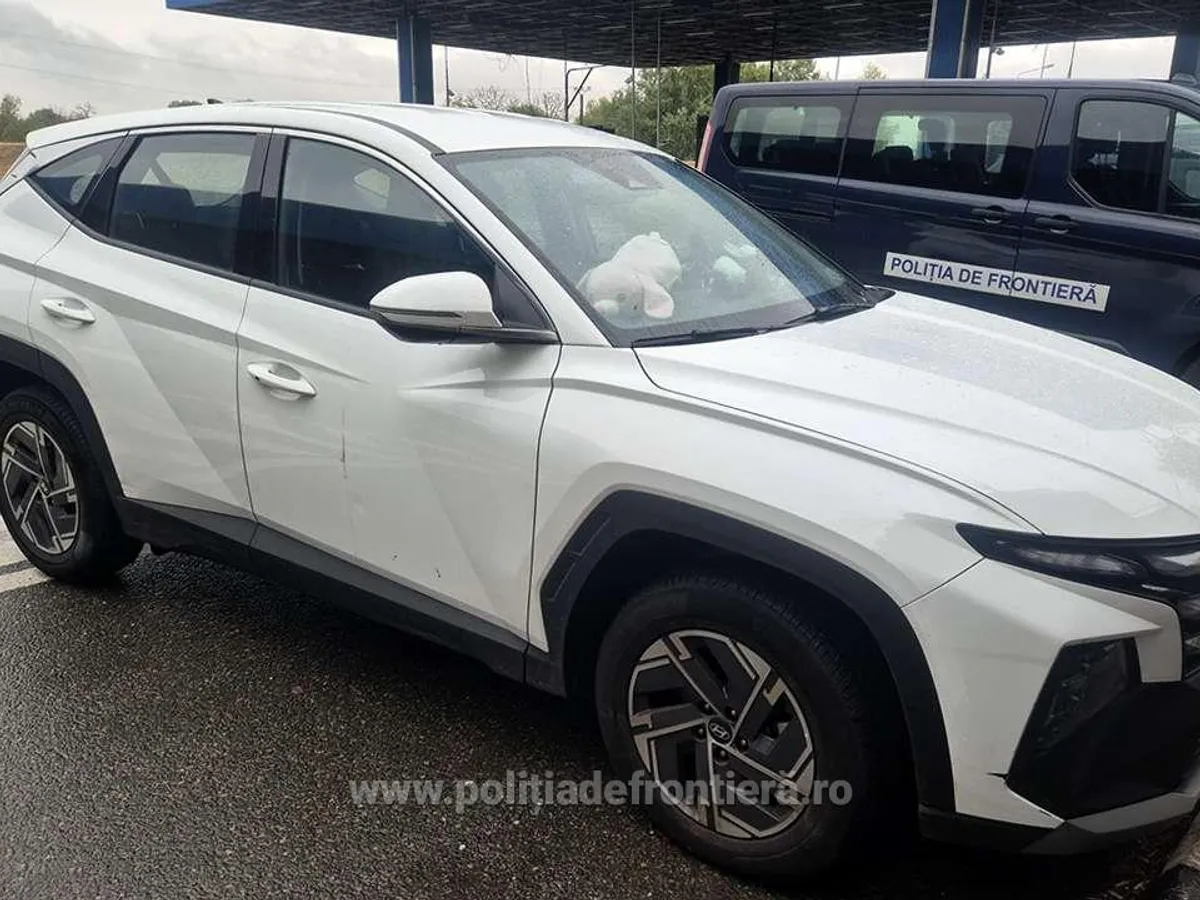 Mașină cautată în Spania, descoperită pe autostradă în România - Foto: Poliția e Frontieră