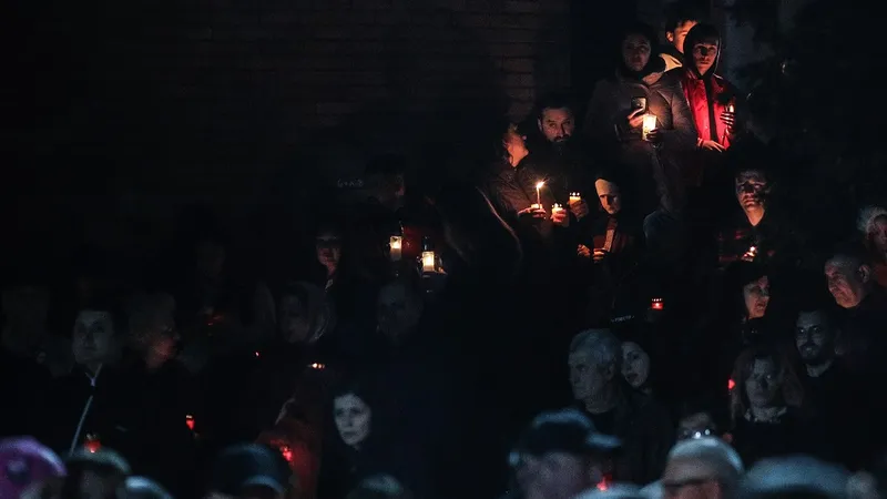 Cum ținem și unde punem lumânările și candelele de Paște Foto: INQUAM Photos/ Alexandru Busca