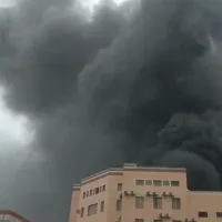 Bubuituri puternice şi incendiu la sediul serviciului secret FSB, din Rostov pe Don, în Rusia - Foto: captură video Twitter/ Special Kherson Cat