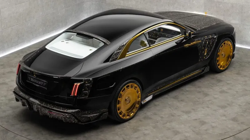 Cum arată Rolls-Royce-ul 100% electric cu jante din aur masiv. Costă circa 1.500.000 € - Foto: Mansory