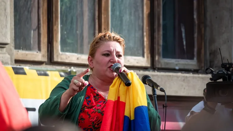 Diana Șoșoacă în timpul unui protest din timpul pandemiei de Covid - Foto: Profimedia Images