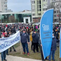 Sindicatele de la ALRO Slatina şi de la Alum Tulcea protestează în fața Guvernului/FOTO: Stirideolt.ro