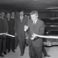 În București există doar 5 parcări subterane. Care a fost deschisă de Ceaușescu cu un Cadillac - Foto: captură video cineclic.ro