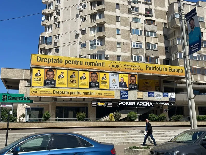 BEC a decis ca afișele lui George Simion din Iași să fie scoase: AUR se consideră mai presus de lege Foto: news (fotografie cu caracter ilustrativ)