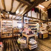 FOTO Bandă de hoți români folosesc metoda „Matrix” pentru a sparge magazinele agricole din UK / Guardian
