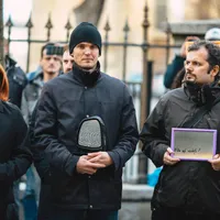 Radu Vancu, sufletul mișcării #Văvedem din Sibiu, în a cincea zi de protest tăcut, pe 15 decembrie 2017. Foto Facebook Radu Vancu