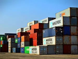 Lot de cargo containere - Foto: Pexels/Chanaka